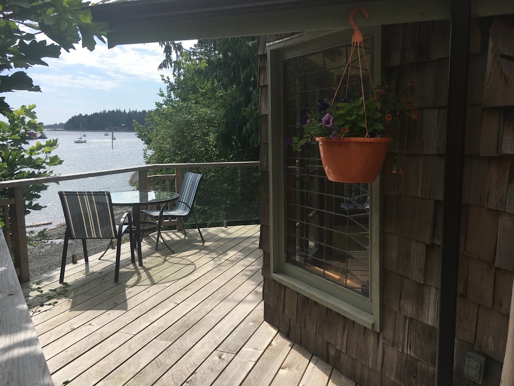 Buttercup Beach House | 1648 Hyacinthe Bay Rd, Heriot Bay, BC V0P 1H0, Canada | Phone: (250) 202-4429