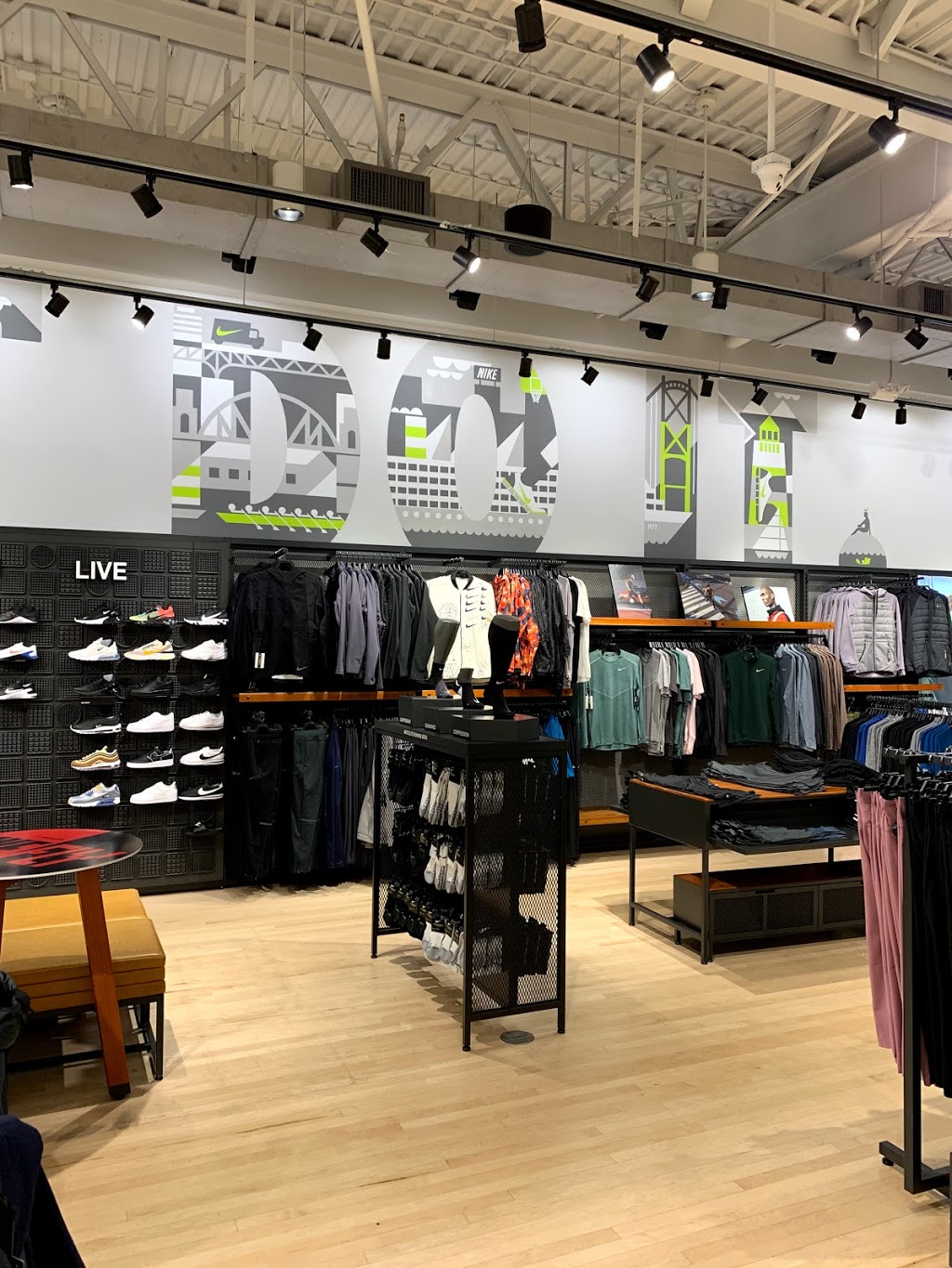 Nike Park Royal Village | 900 Main St C-2, West Vancouver, BC V7T 2Z3, Canada | Phone: (604) 925-9667