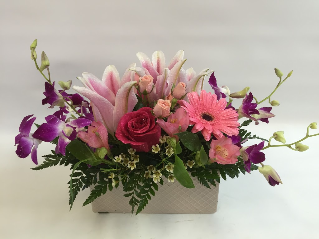 Hazeldean Florist | 455 Hazeldean Rd, Kanata, ON K2L 1V1, Canada | Phone: (613) 831-8529