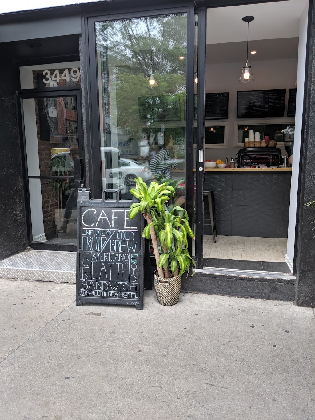 Café Spill the Beans | 2670 Rue Sabourin, Saint-Laurent, QC H4S 1M2, Canada | Phone: (514) 962-8043