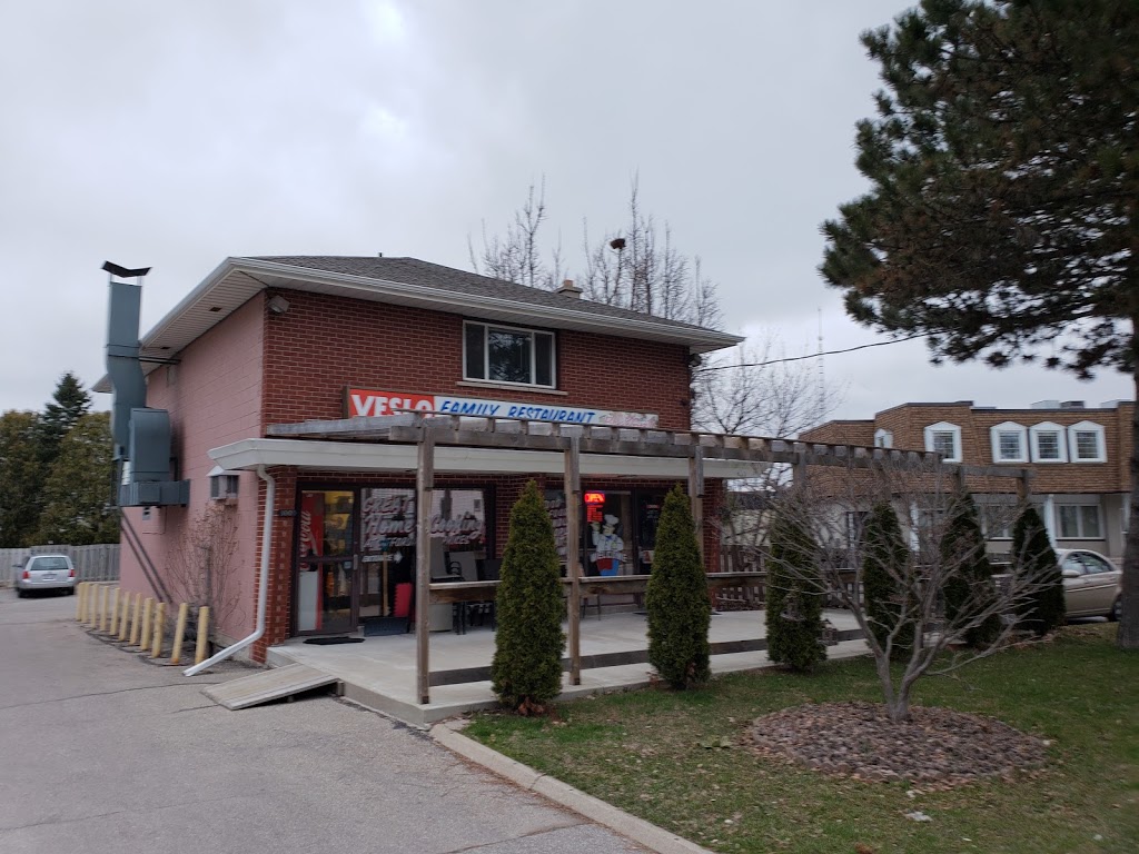 Veslo Family Restaurant | 100 Arnold St, Kitchener, ON N2H 6C9, Canada | Phone: (519) 744-9292