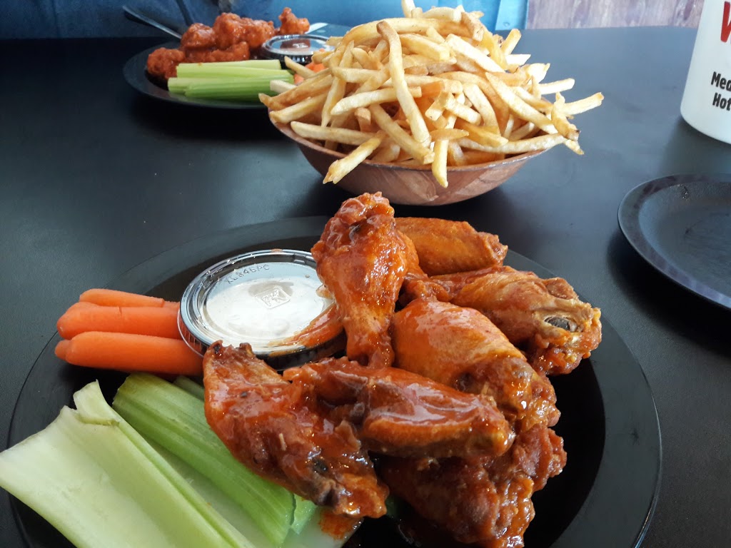 Duffs Famous Wings | 8351 Niagara Falls Blvd, Niagara Falls, NY 14304, USA | Phone: (716) 236-0333