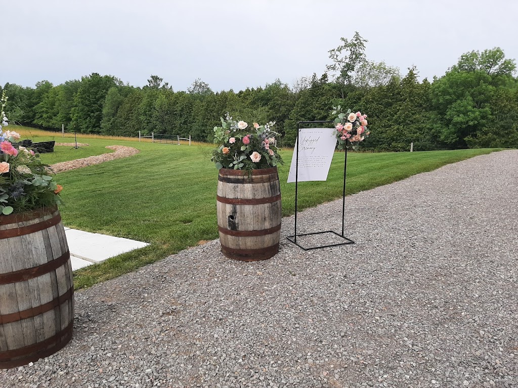 Farmhill Weddings | 2709 Dillon Rd, Peterborough, ON K9J 6X8, Canada | Phone: (705) 930-4877