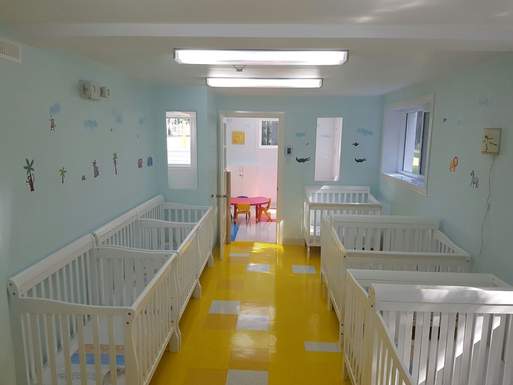 Nursery Mon Rayon De Soleil | 1045 Chem. du Lac, Longueuil, QC J4J 1W2, Canada | Phone: (450) 396-9034