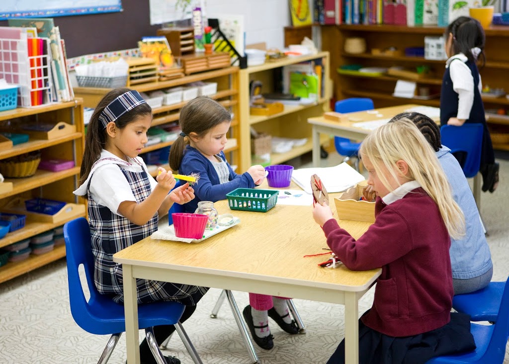 Dearcroft Montessori School | 1167 Lakeshore Rd E, Oakville, ON L6J 1L3, Canada | Phone: (905) 844-2114