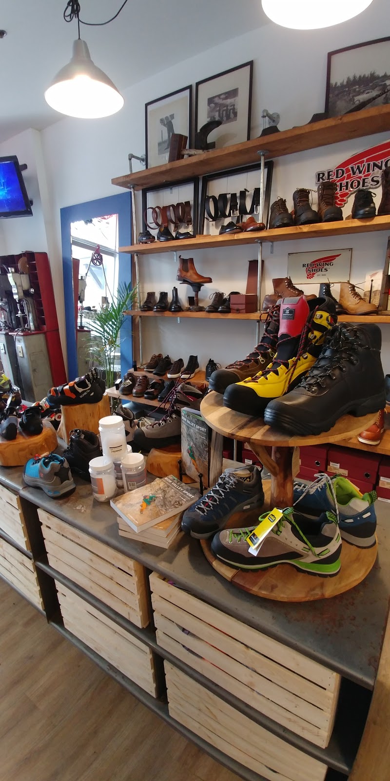 Kumpfy Shoes & Repair | 306 Bow Valley Trail #117a, Canmore, AB T1W 0N2, Canada | Phone: (403) 609-2292