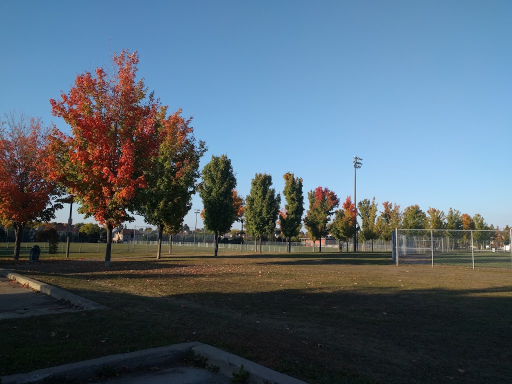 Edward Janiszewski Park | 264 Rue Ernest, Dollard-des-Ormeaux, QC H9A 3G6, Canada | Phone: (514) 684-6111