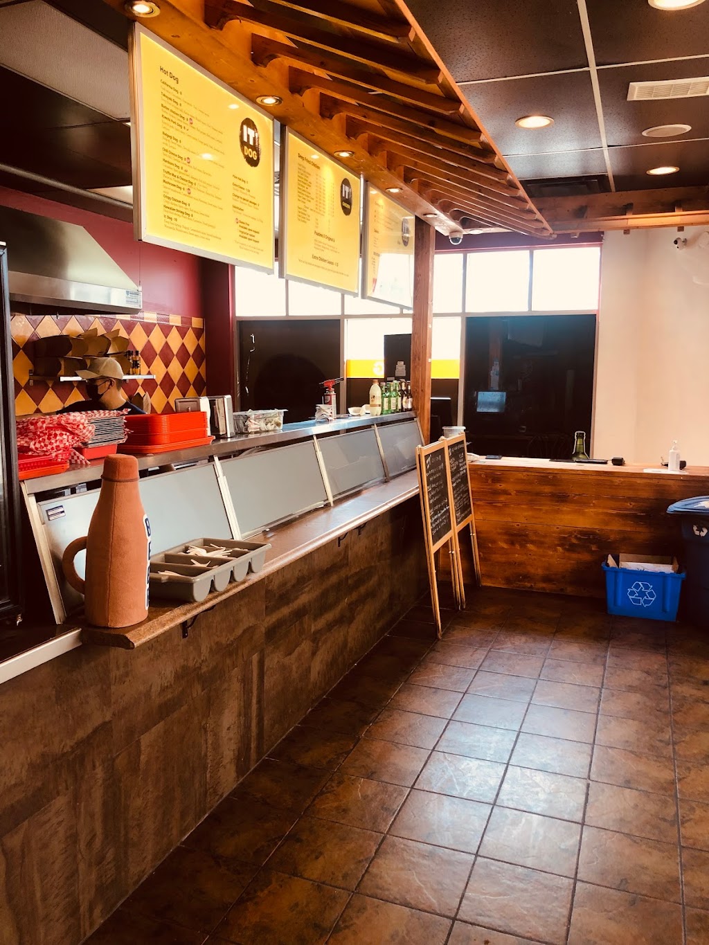 ItDog & chicken | 8621 109 St NW, Edmonton, AB T6G 1E7, Canada | Phone: (780) 438-4083