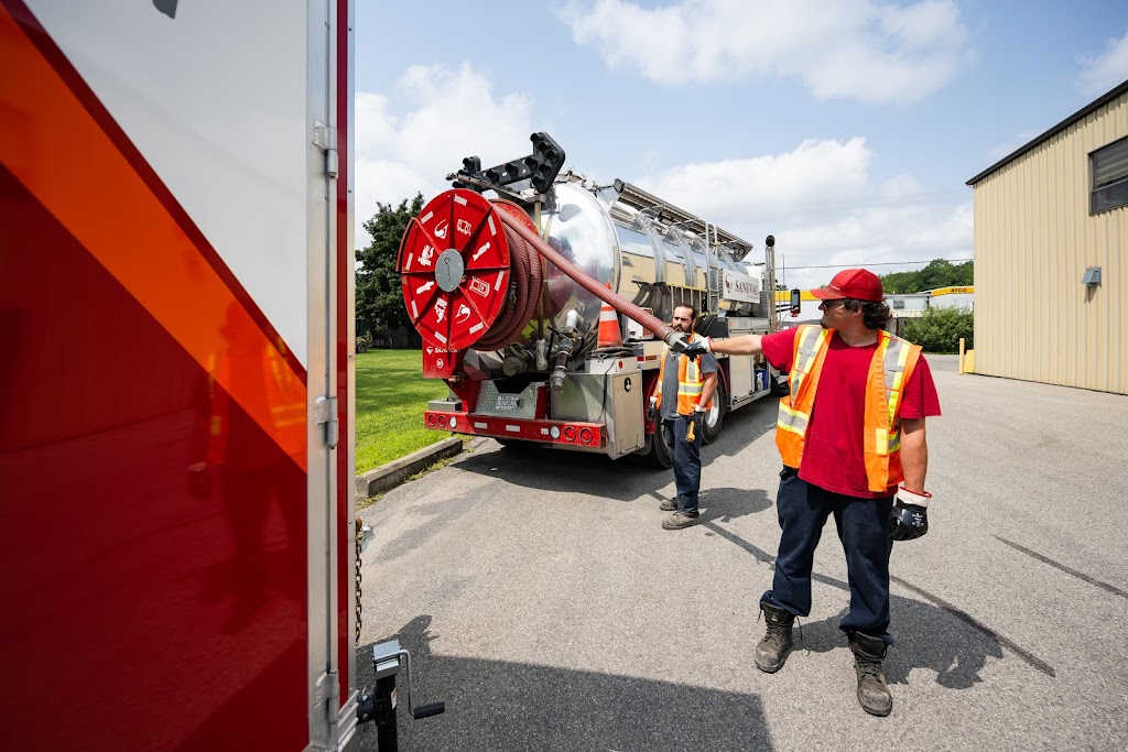 Centre de distribution Sanivac | 50 Rue Huot, Notre-Dame-de-lÎle-Perrot, QC J7V 7Z8, Canada | Phone: (888) 767-1961