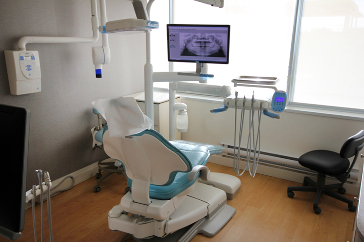 Etobicoke Dental Health Centre | 5353 Dundas St W #500, Etobicoke, ON M9B 6H8, Canada | Phone: (416) 232-1688