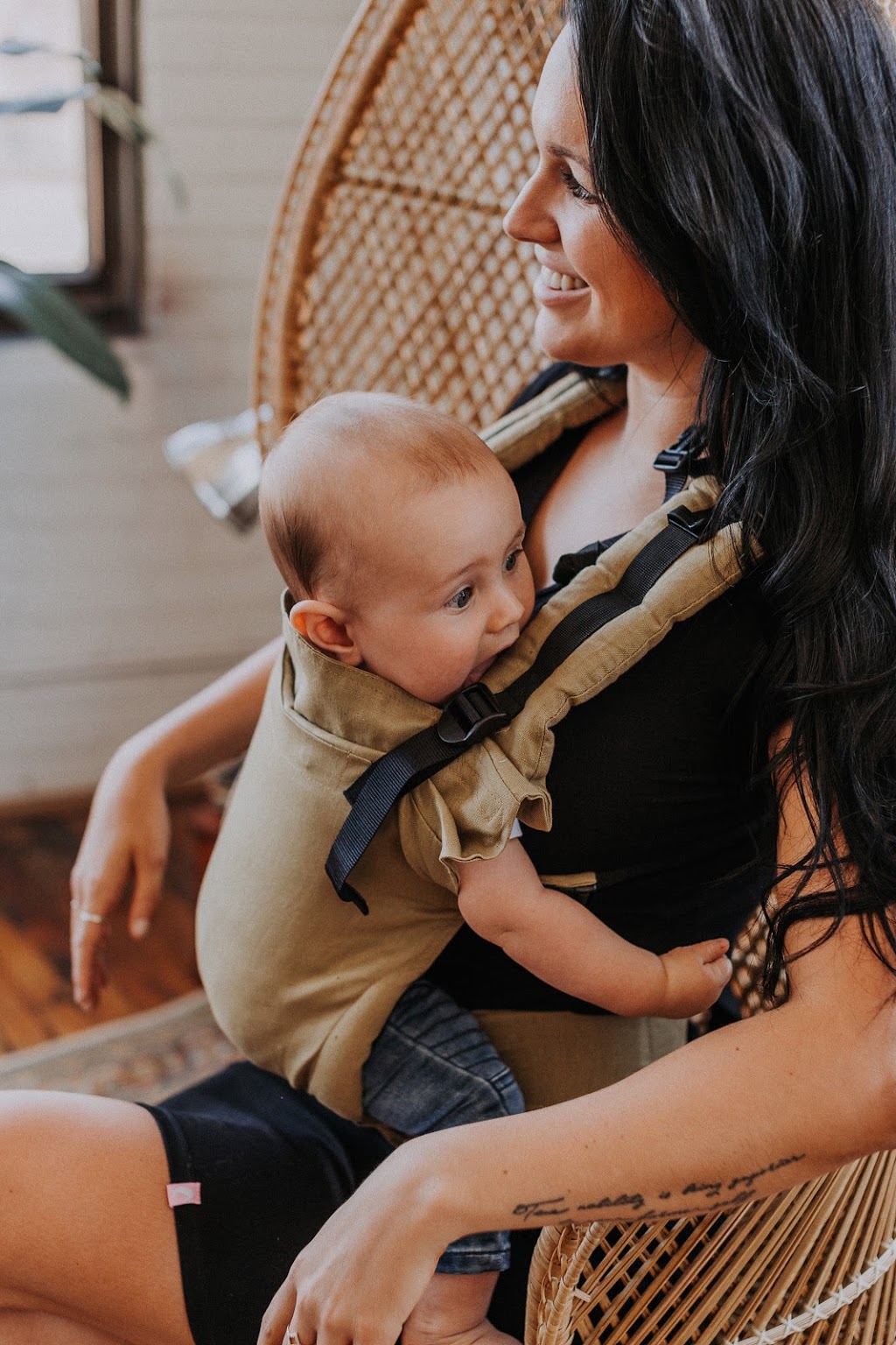 Gustine baby carriers | 574 Boulevard Guimond, Longueuil, QC J4G 1P8, Canada | Phone: (438) 223-3238