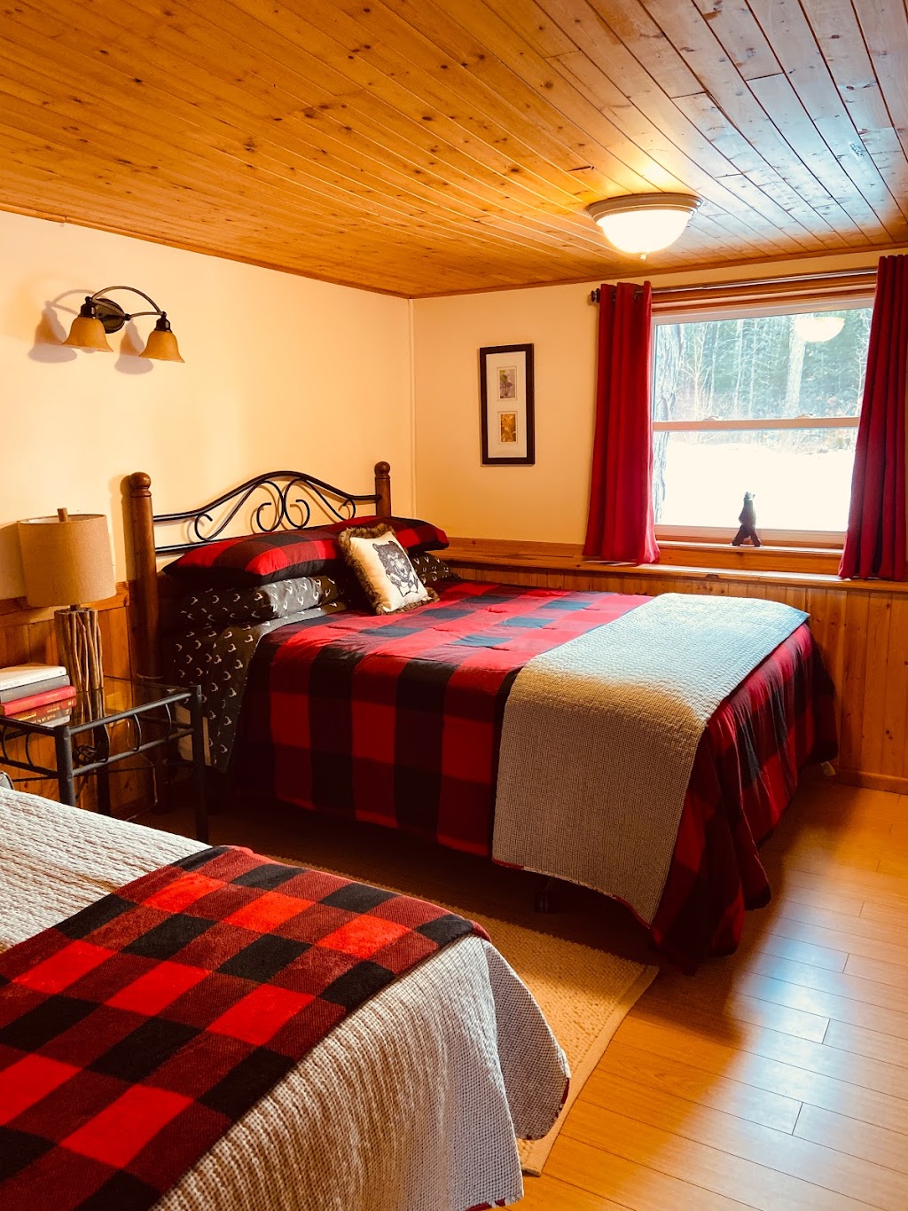 Blue Moon Retreat | 37369 Hastings County Rd 62, Combermere, ON K0J 1L0, Canada | Phone: (705) 229-6144