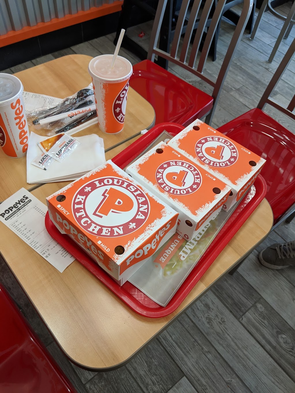 Popeyes Louisiana kitchen | 208 Queens Quay W # 5-6, Toronto, ON M5J 2Y5, Canada | Phone: (416) 368-9292