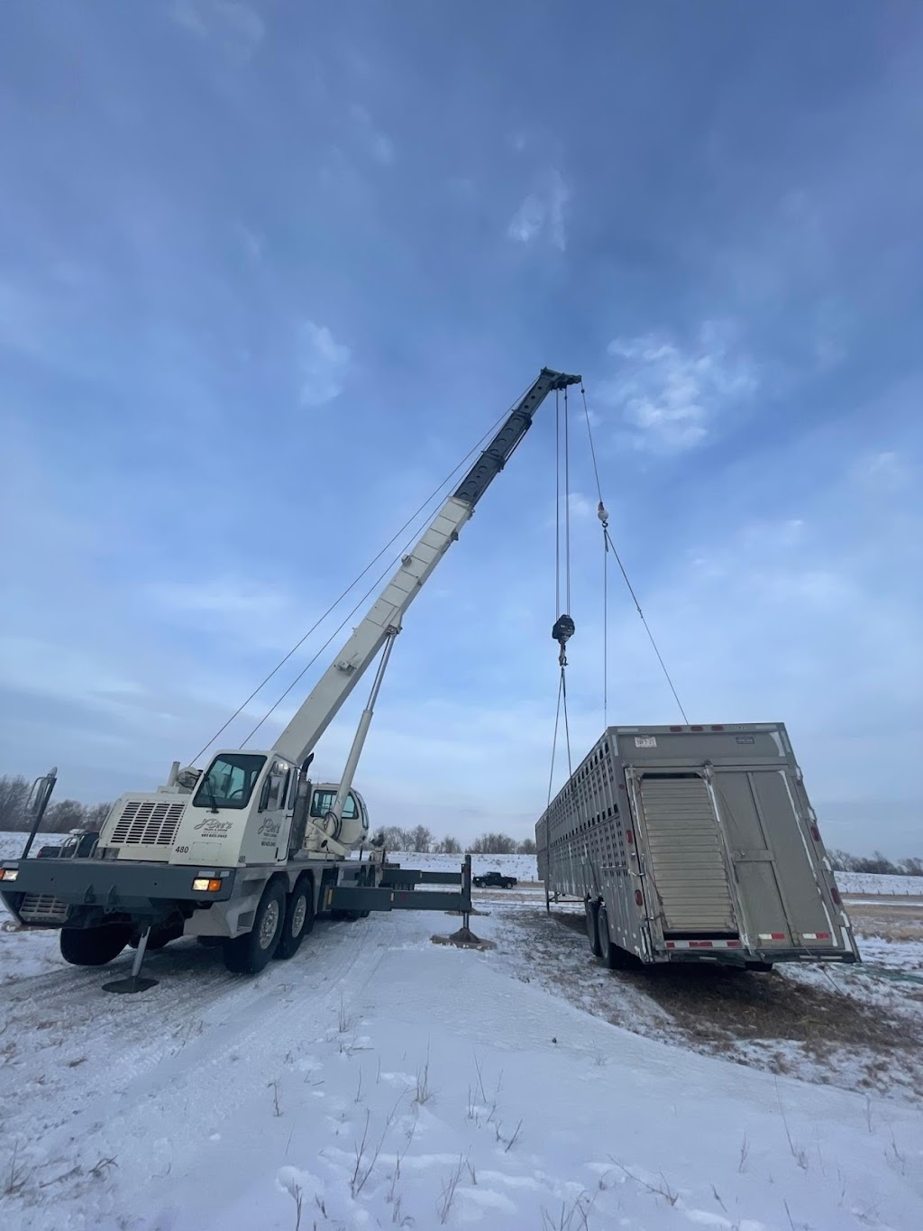 J Beez Truck & Crane Service Ltd. | 29508 AB-507, Pincher Creek, AB T0K 1W0, Canada | Phone: (403) 627-7647