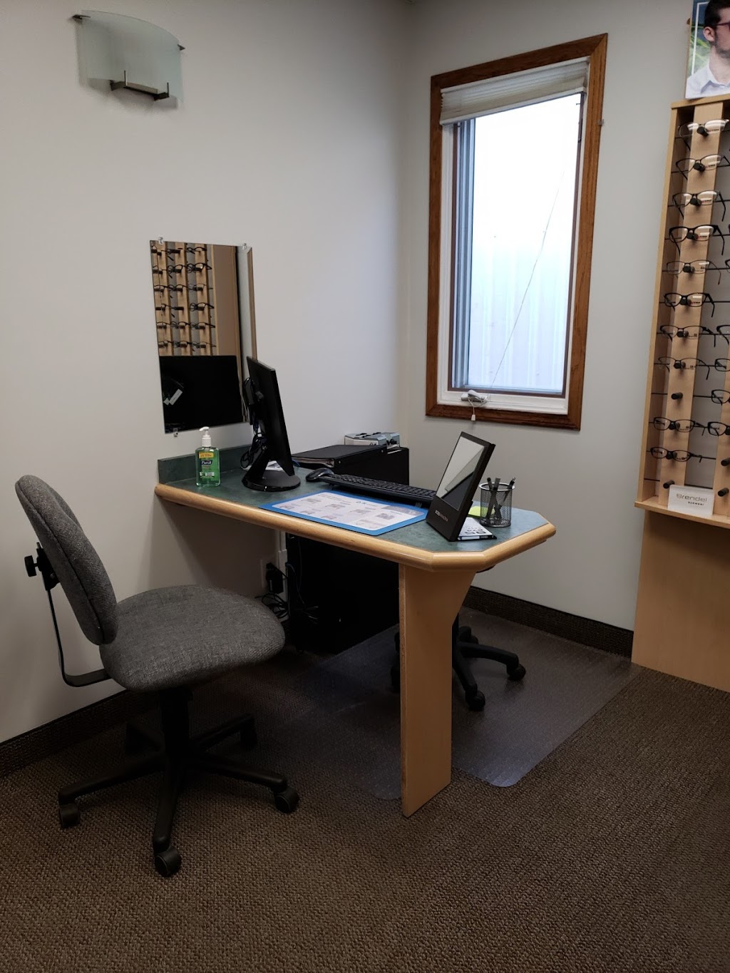 Doctors Vision Care Outlook | 218 Franklin St, Outlook, SK S0L 2N0, Canada | Phone: (833) 867-3331