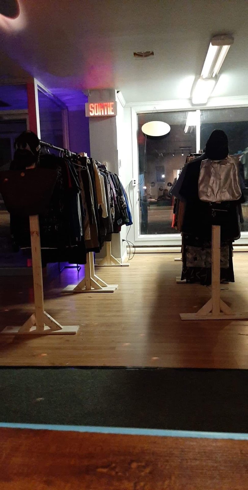 Boutique Fusion Friperie /Studio | 2046 QC-112, Saint-Césaire, QC J0L 1T0, Canada | Phone: (450) 330-2860