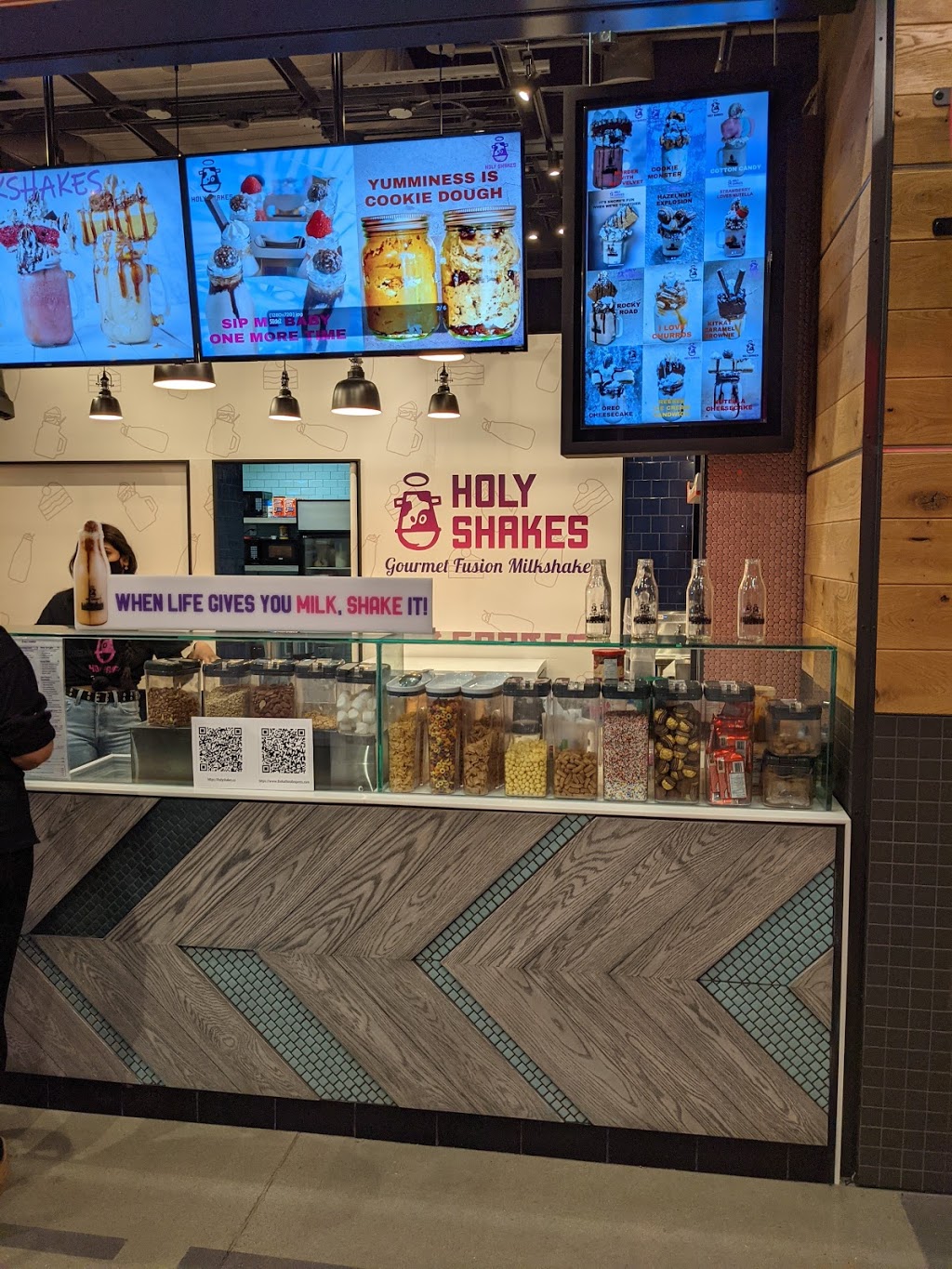 Holy Shakes | FM 13 A MARKET & CO UPPER CANADA MALL, 17600 Yonge St, Newmarket, ON L3Y 4Z1, Canada | Phone: (905) 235-1070