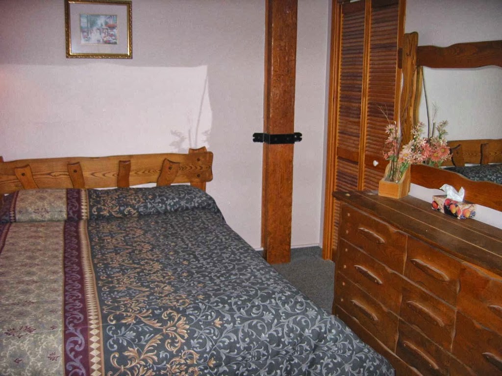 Motel Au Pied Du Nord | 2222 Boulevard du Curé-Labelle, Saint-Jérôme, QC J7Y 1T5, Canada | Phone: (450) 431-0519