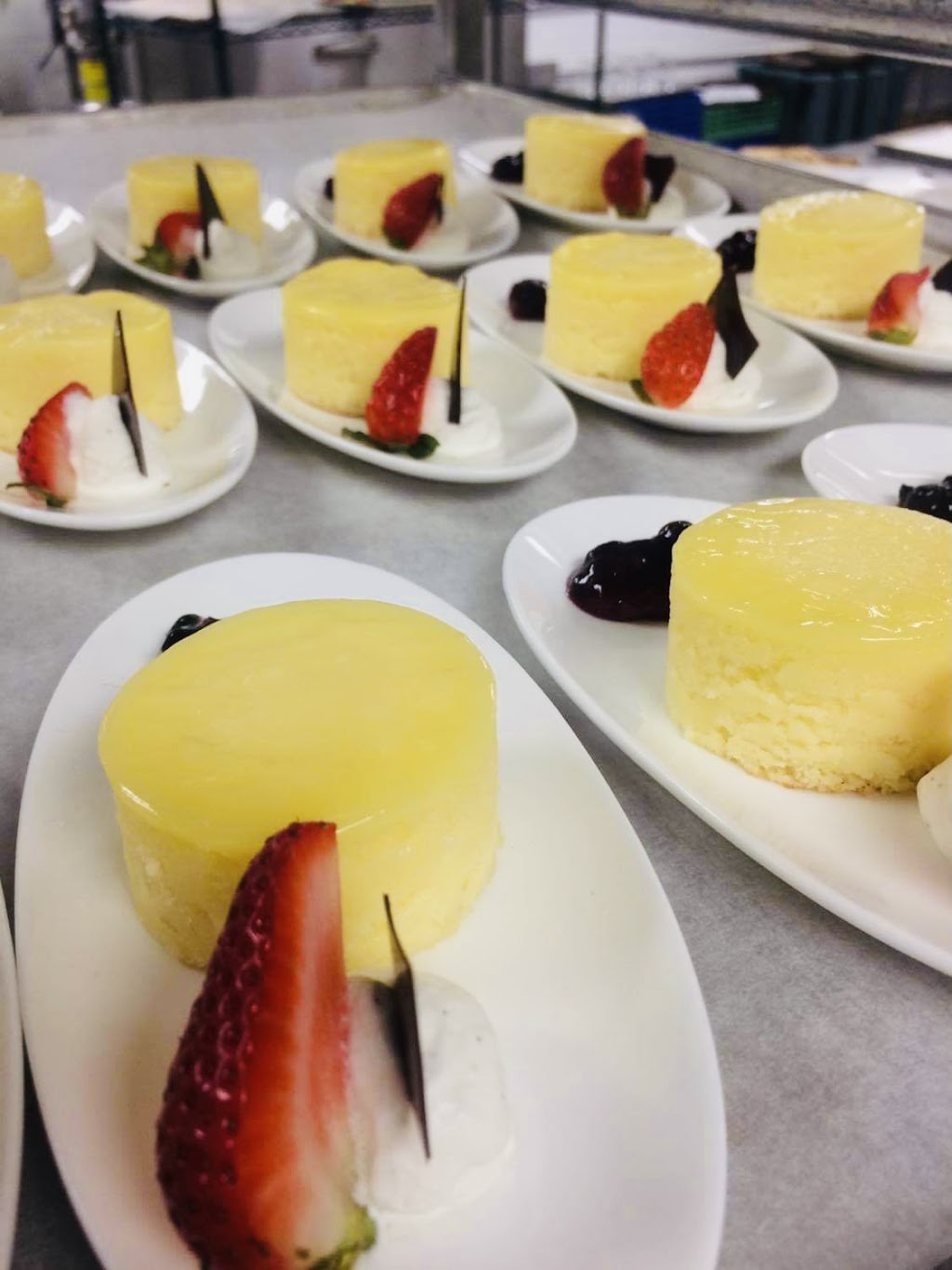 Le Crémeux Cakes and Dessert Catering | 342 Leitch Landing, Milton, ON L9T 7M5, Canada | Phone: (647) 229-1301