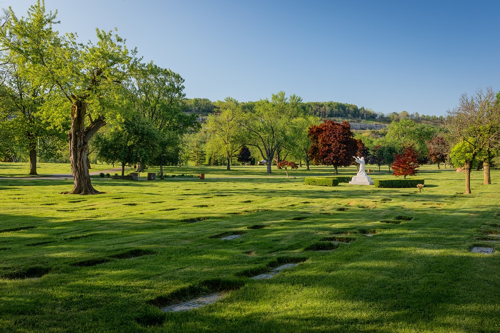 White Chapel Memorial Gardens | 1895 Main St W, Hamilton, ON L8S 1J2, Canada | Phone: (905) 528-1128