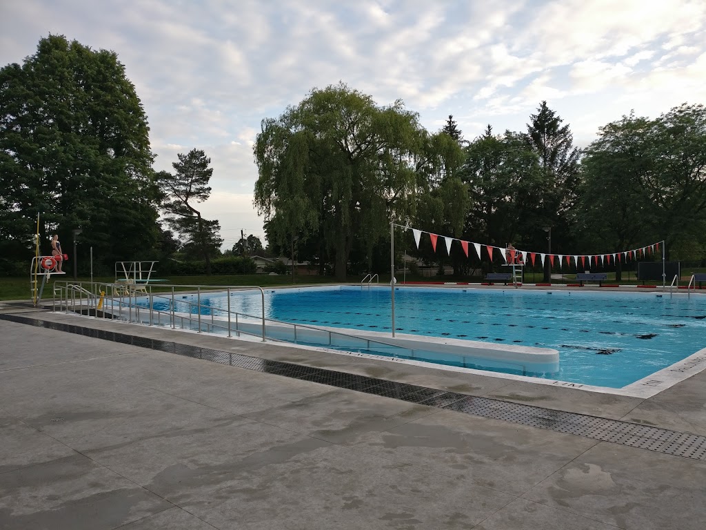 Crestview Outdoor Pool | 56 Fieldrow St, Ottawa, ON K2G 2Y7, Canada | Phone: (613) 225-7250