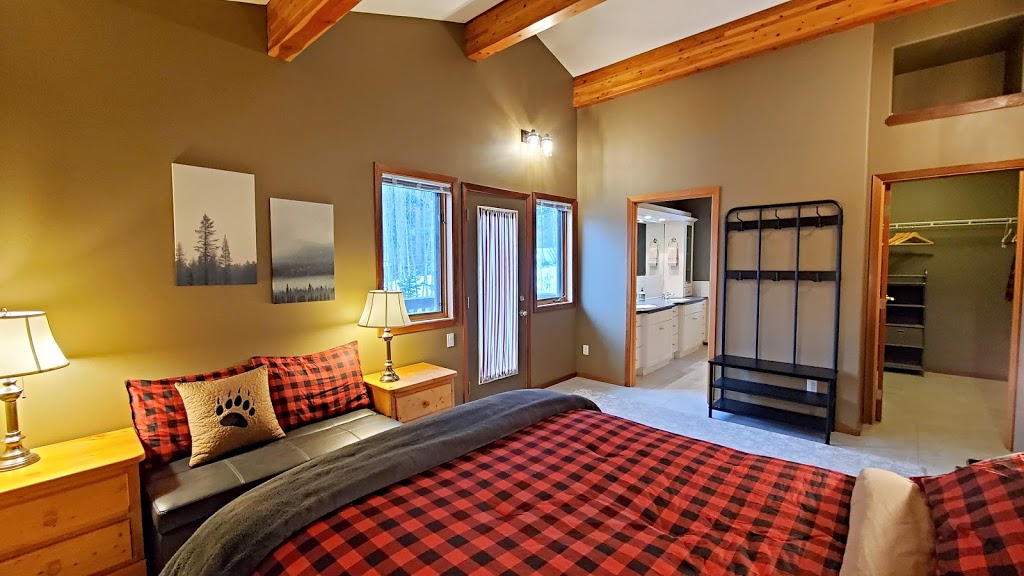 Pinetree Chalet | 2215 Sunburst Dr, Sun Peaks, BC V0E 5N0, Canada | Phone: (604) 288-1193