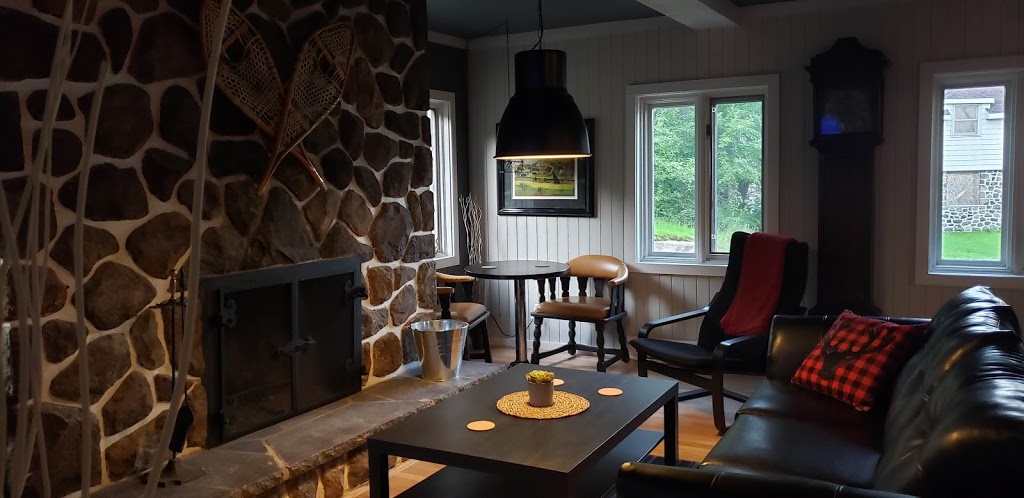 Hotel Far Hills - Le Cedar Lodge | 3399 Rue du Far Hills Inn, Val-Morin, QC J0T 2R0, Canada | Phone: (819) 322-2014