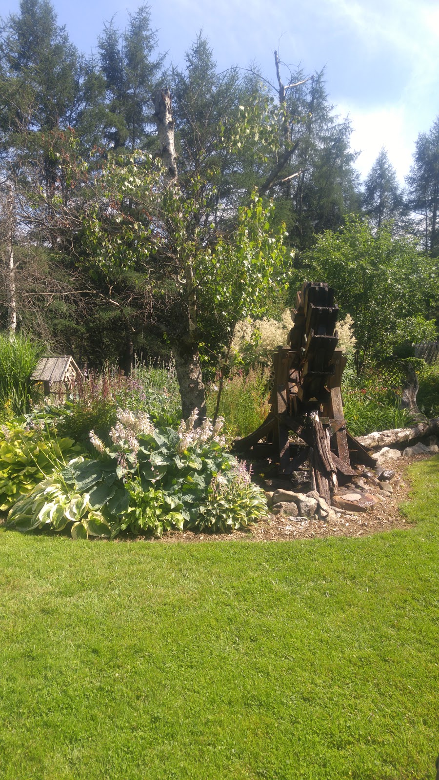 Fernands Perennial Garden | 480 QC-112, East Angus, QC J0B 1R0, Canada | Phone: (819) 832-2714