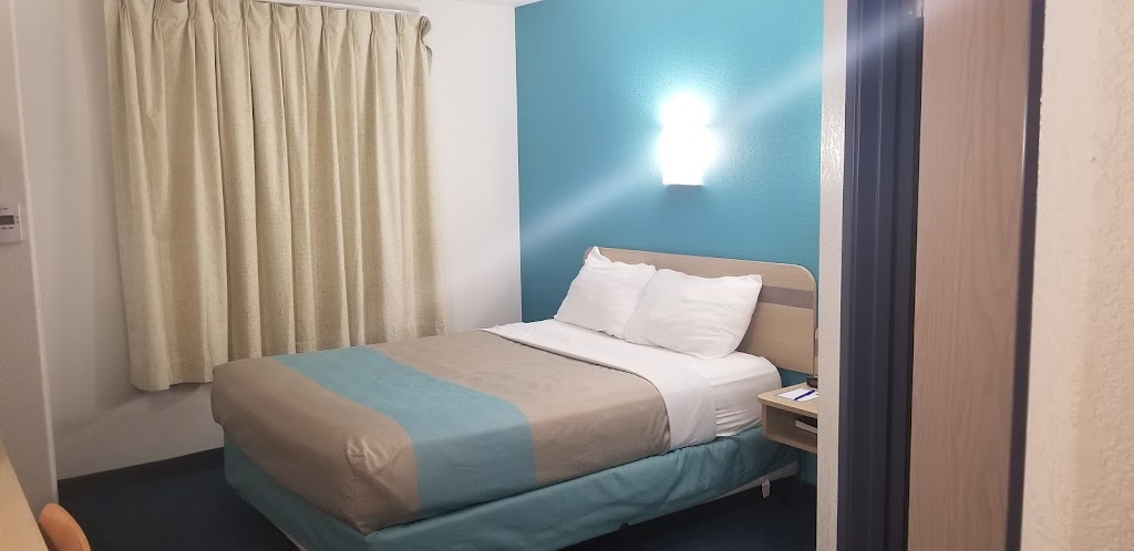 Motel 6 | 5001 19 St #900, Red Deer, AB T4R 3R1, Canada | Phone: (403) 340-1749