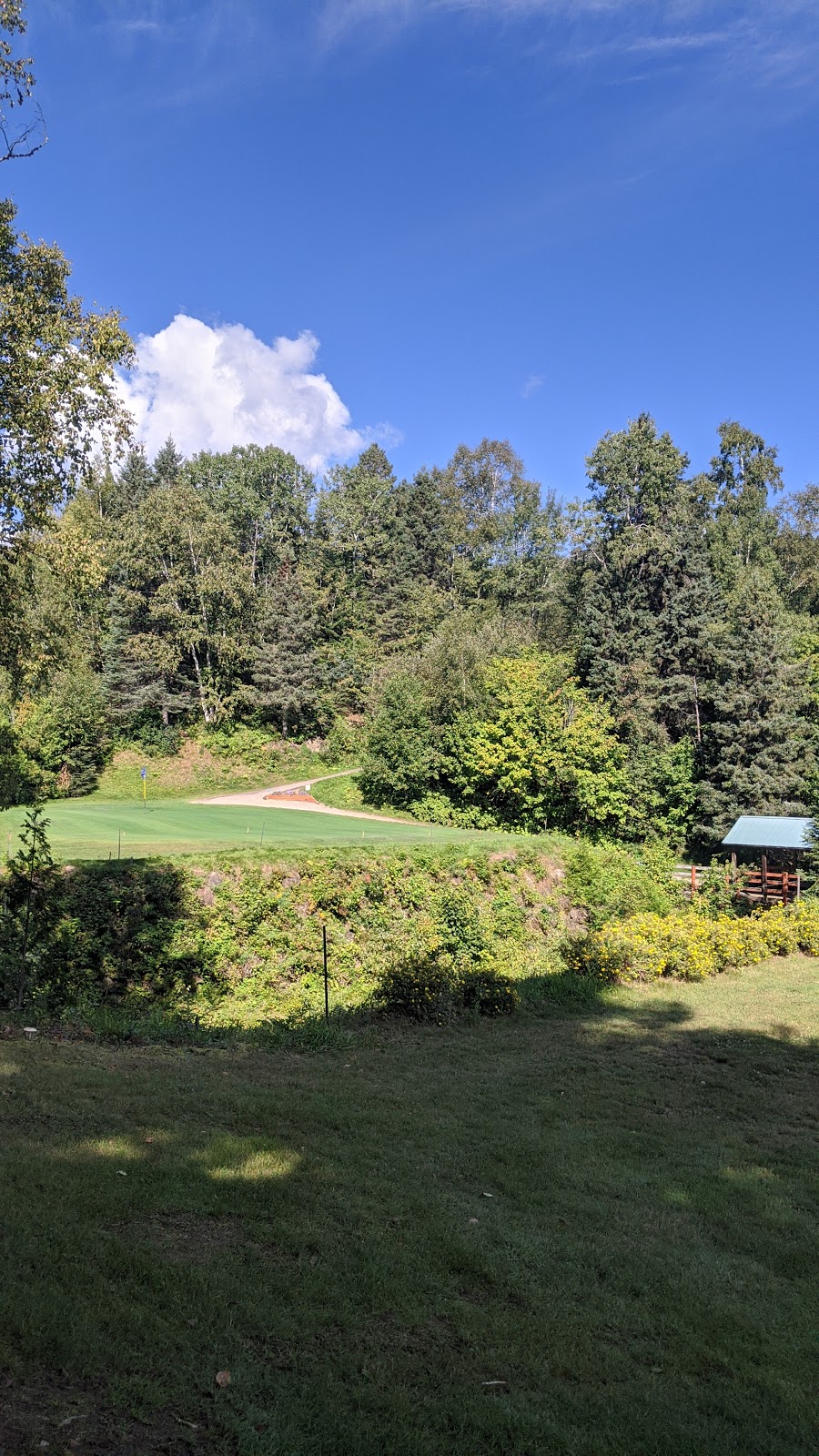 Club de golf Le Loup de Baie St-Paul | 40 Chemin de lÉquerre, Baie-Saint-Paul, QC G3Z 2Y7, Canada | Phone: (418) 435-2117