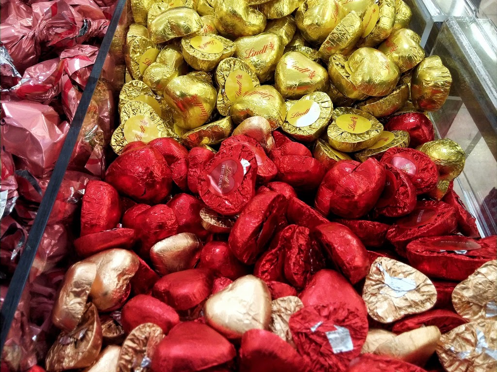 Lindt Chocolate Shop | 58 Boulevard Brunswick Unité B, Pointe-Claire, QC H9B 2L3, Canada | Phone: (514) 695-3392