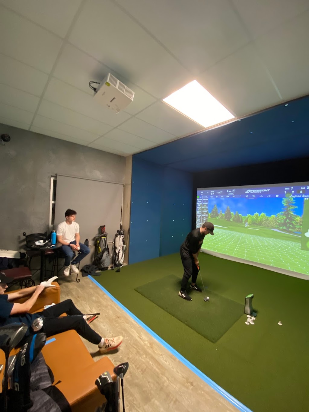 Squamish golf simulators | 1201 Commercial Way Unit #401, Squamish, BC V8B 0H8, Canada | Phone: (604) 390-3390