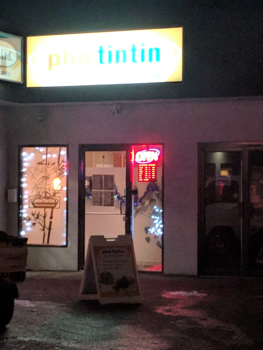 Pho Tin Tin Restaurant | 201 Fourth St, Nanaimo, BC V9R 1T3, Canada | Phone: (250) 591-6490