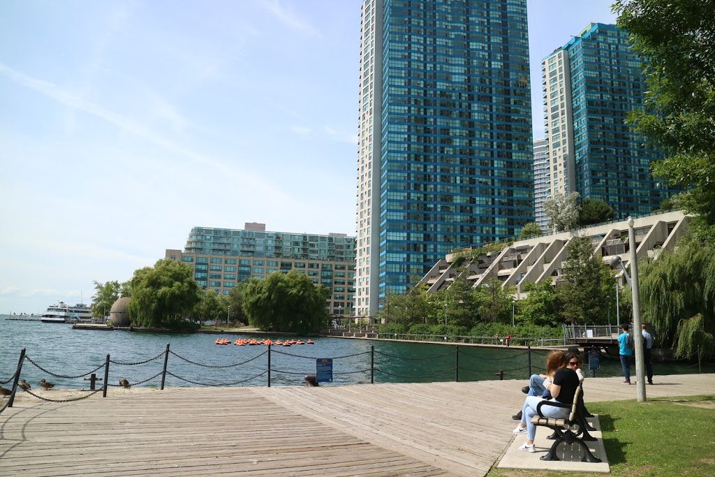 Harbour Square Park | 25 Queens Quay W, Toronto, ON M5J 2G4, Canada | Phone: (416) 392-2489