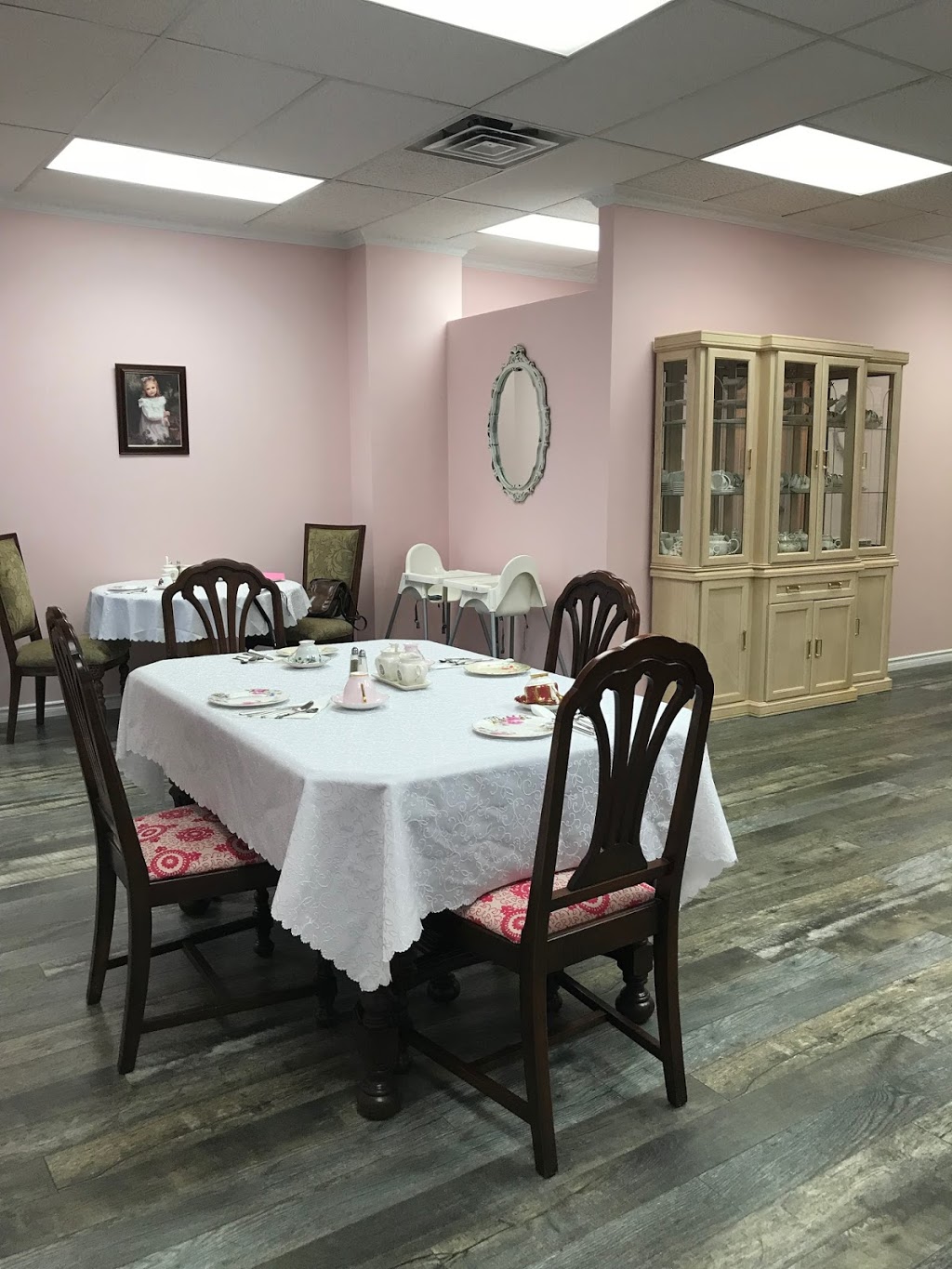 The Duchess Tea Room | 288 Grays Rd #8, Hamilton, ON L8E 1V5, Canada | Phone: (905) 578-3305