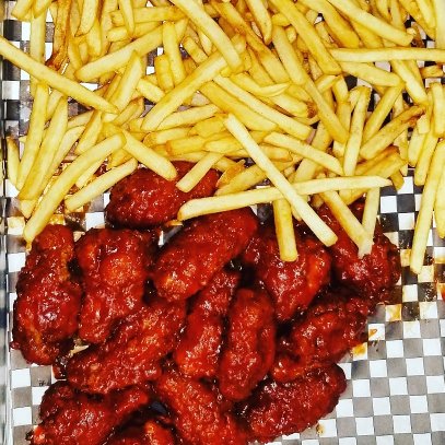 Miss Lyns Wings | 677 King St E, Hamilton, ON L8M 1A3, Canada | Phone: (905) 522-5967