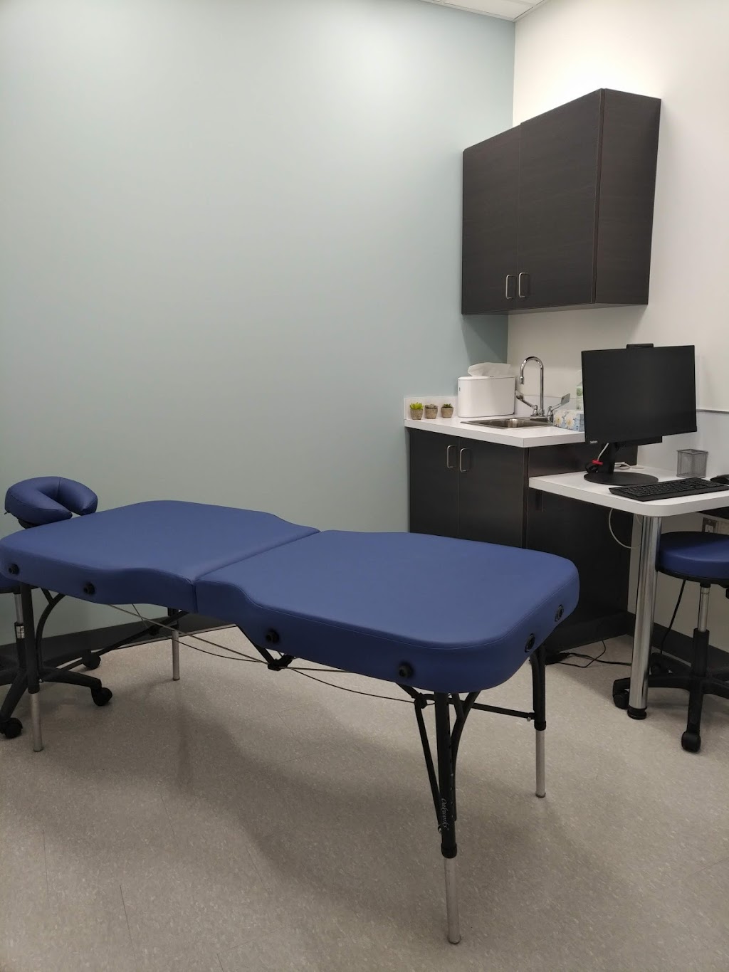 Oakville Chiropractic | within Rexall, 2441 Lakeshore Rd W, Oakville, ON L6L 5V5, Canada | Phone: (905) 847-2021