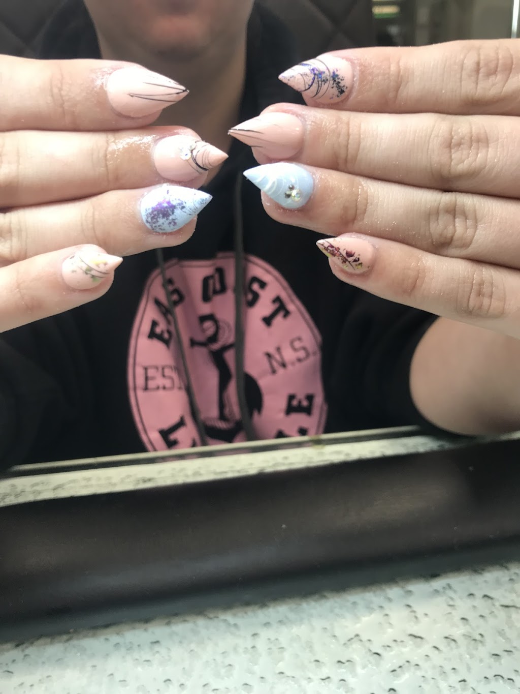 Q Nails | 1632 14 Ave NW #1768, Calgary, AB T2N 2K0, Canada | Phone: (403) 719-2220