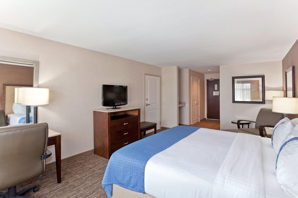 Holiday Inn & Suites Surrey East - Cloverdale | 17530 64 Ave, Surrey, BC V3S 1Y9, Canada | Phone: (604) 576-8862