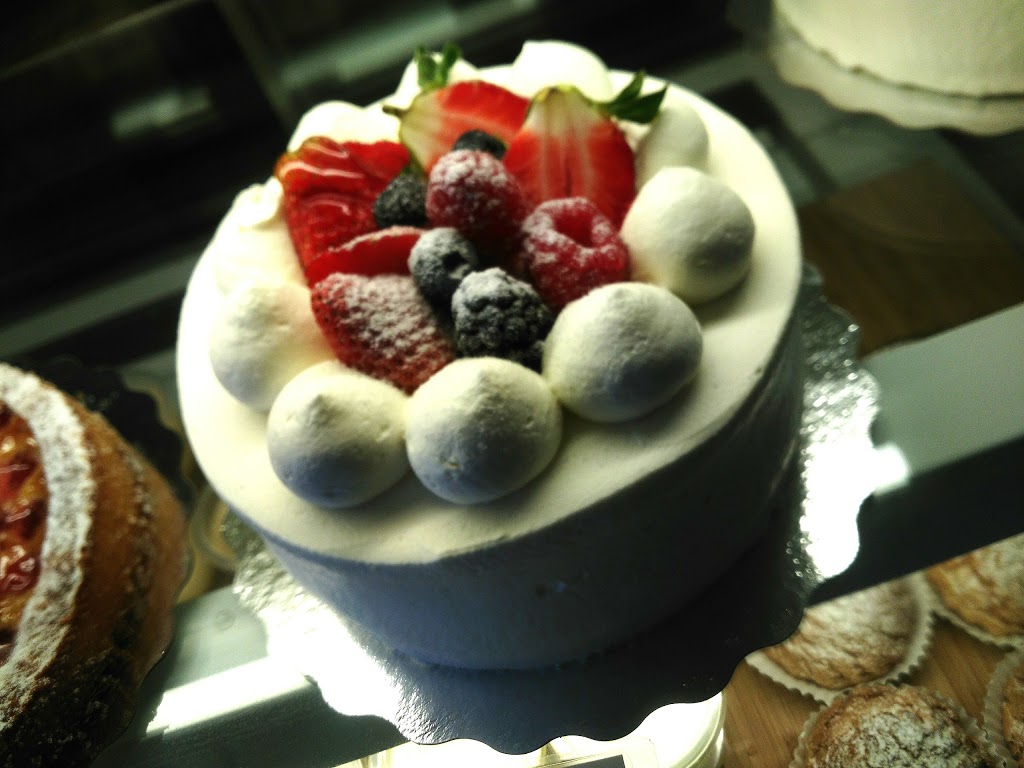 mon K patisserie | 1040 Coxwell Ave, East York, ON M4C 3G5, Canada | Phone: (416) 696-8181