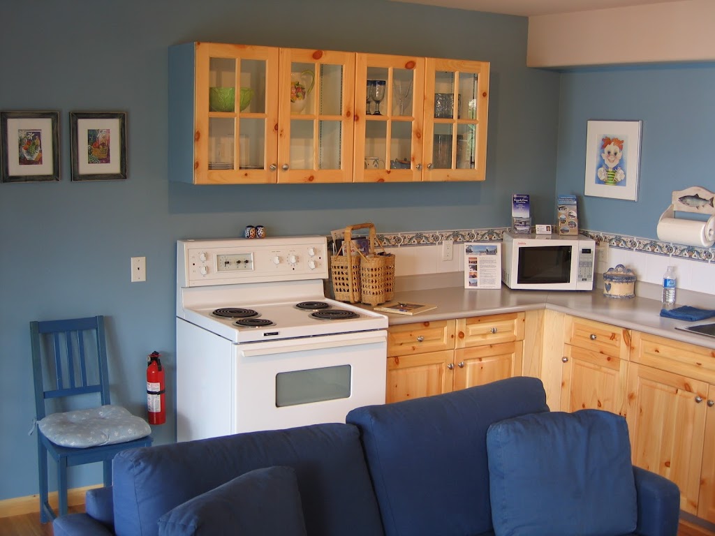 Coracle Cove Waterfront Suite | 6055 Coracle Dr, Sechelt, BC V0N 3A4, Canada | Phone: (604) 885-3790