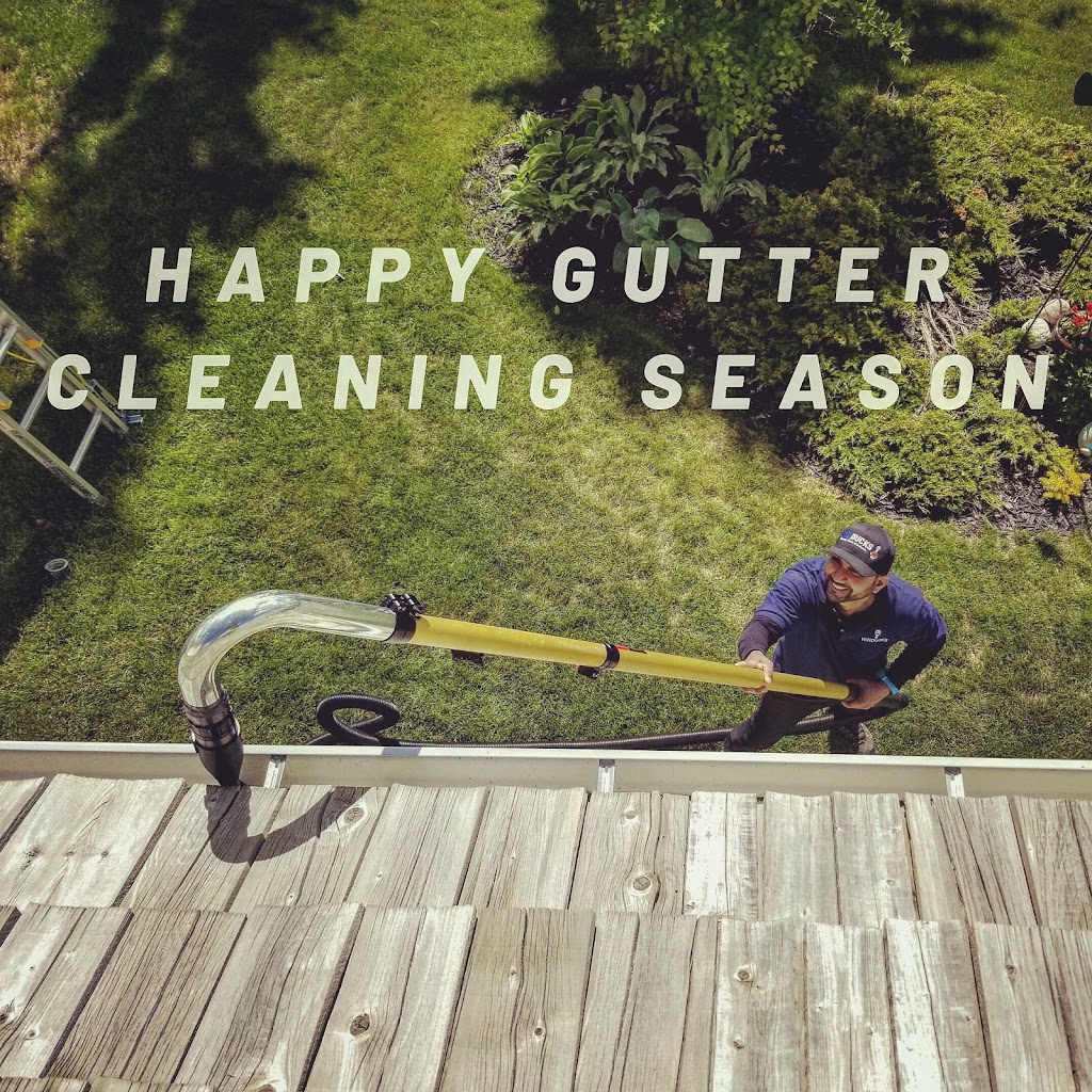 Winducks Gutter & Window Cleaning Cochrane | 430 River Heights Crescent, Cochrane, AB T4C 0T9, Canada | Phone: (587) 572-6425