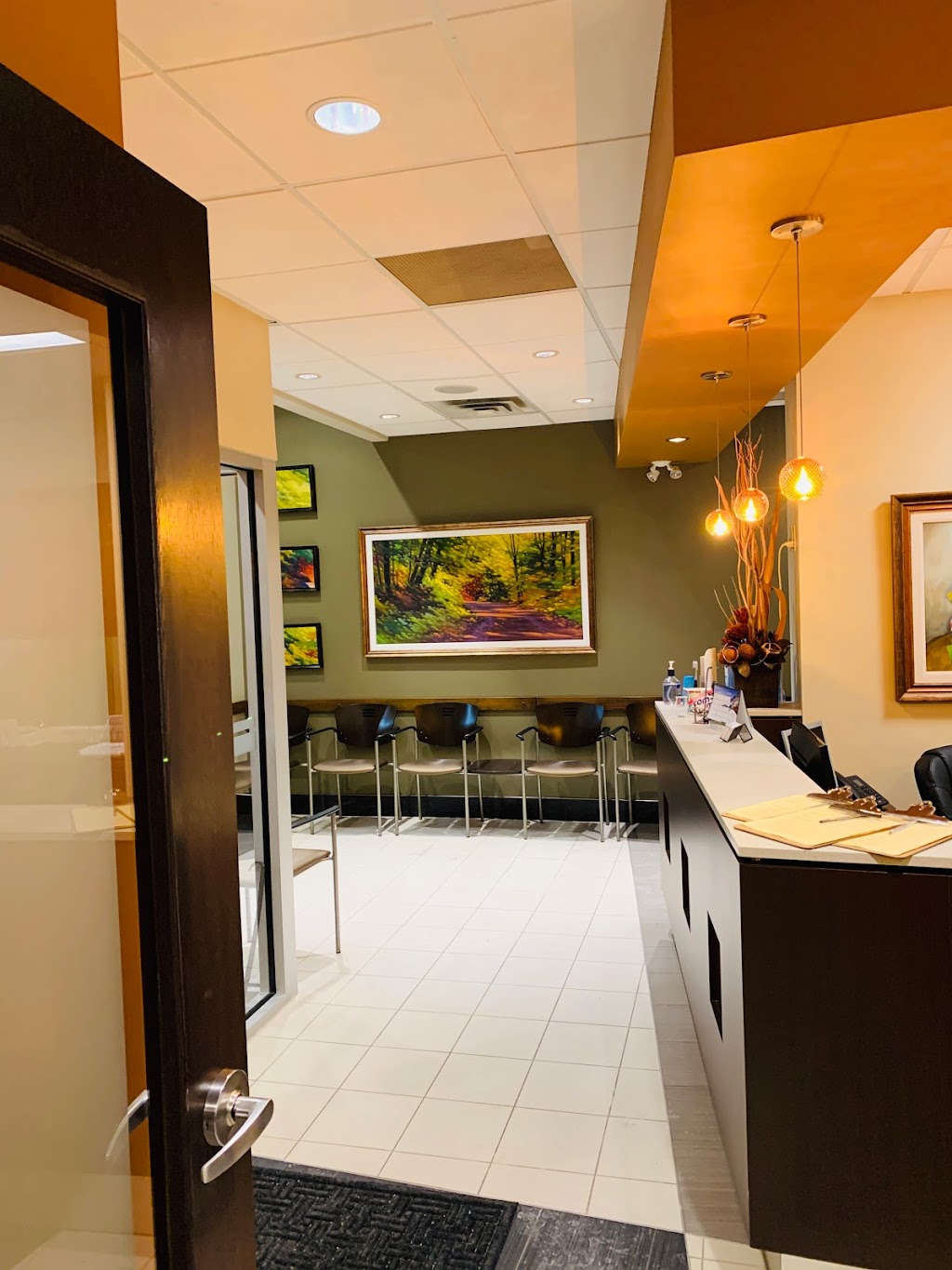 Coliseum Dental Centre | 3098 Carling Ave, Nepean, ON K2B 7K2, Canada | Phone: (613) 829-4636