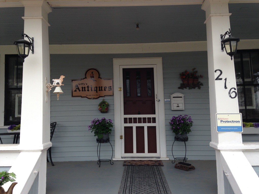 Griffys Antiques | 216 Lady Vivian Ave W, Galahad, AB T0B 1R0, Canada | Phone: (780) 583-3961