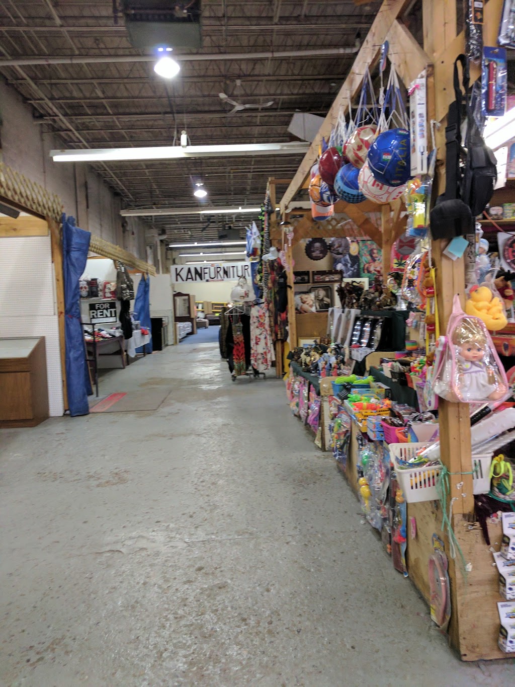 Grand River Flea Market | 261 Hespeler Rd, Cambridge, ON N1R 3H8, Canada | Phone: (519) 623-0540