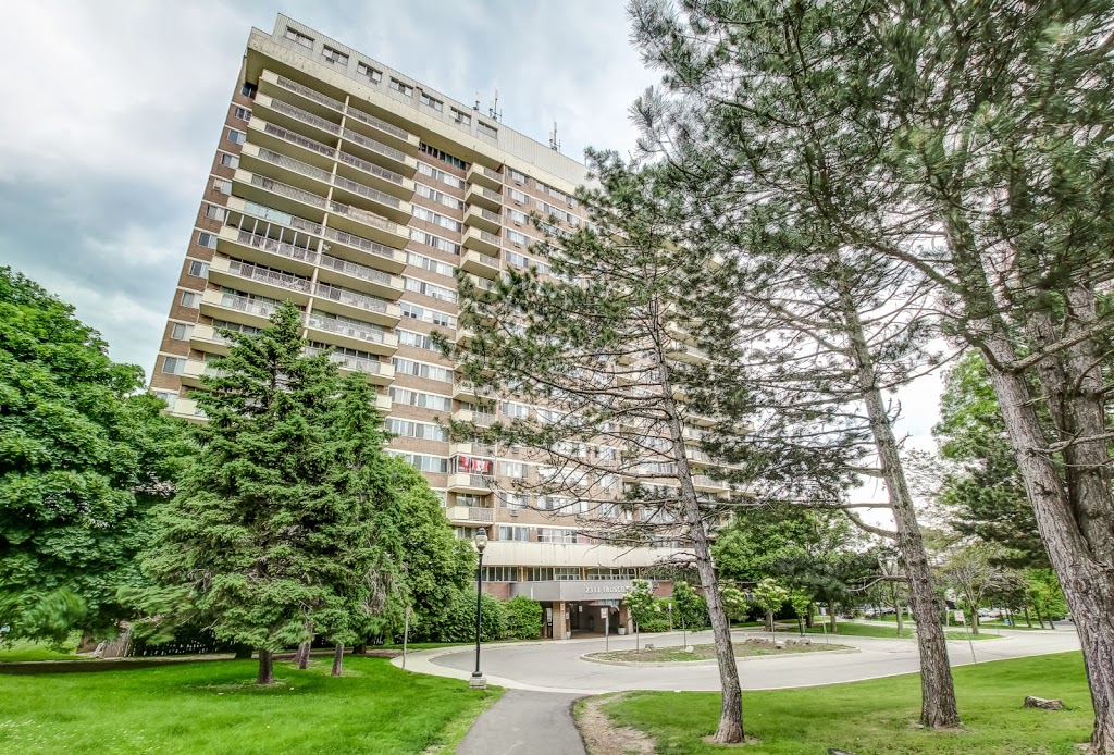 Park Royal Village Apartments | 2360 Bonner Rd, Mississauga, ON L4J 4B7, Canada | Phone: (905) 823-1300