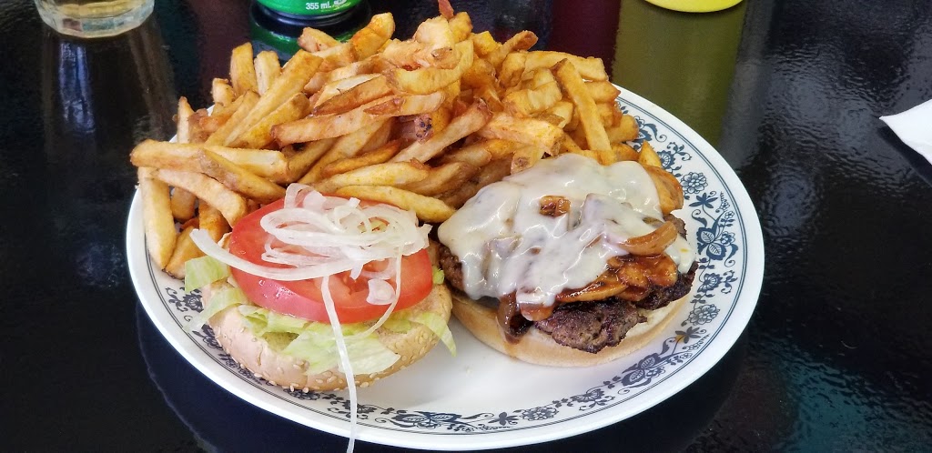 Cravin A Burger | 121 King St, Burford, ON N0E 1A0, Canada | Phone: (519) 449-9400