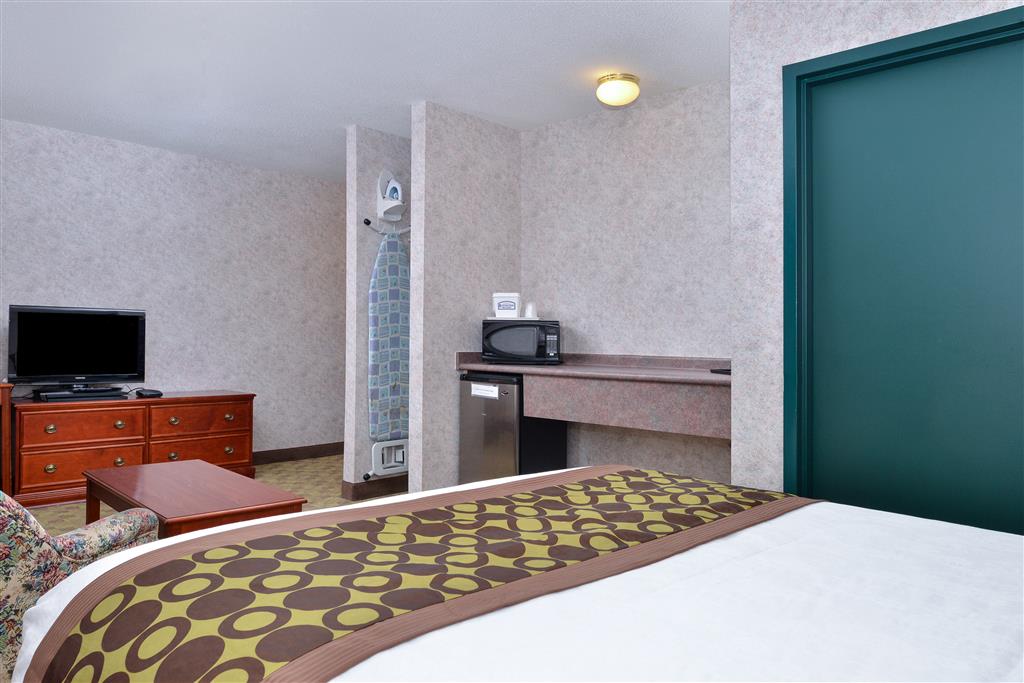 Lexington Inn & Suites Windsor | 2130 Division Rd, Windsor, ON N8W 2A1, Canada | Phone: (519) 250-4657