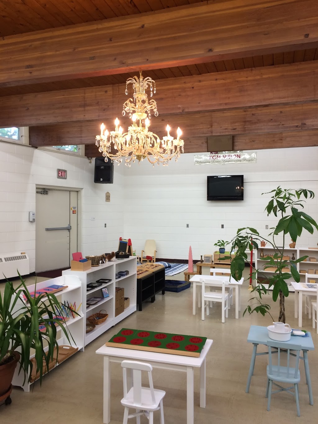 Montessori in the Woods | 1261 N Sheridan Way, Mississauga, ON L5H 2A3, Canada | Phone: (416) 889-1192