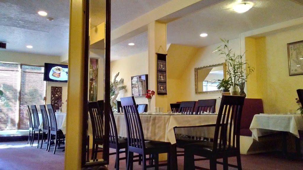 Thai Lemongrass Restaurant | 3838 Cadboro Bay Rd, Victoria, BC V8N 4G2, Canada | Phone: (250) 385-3838